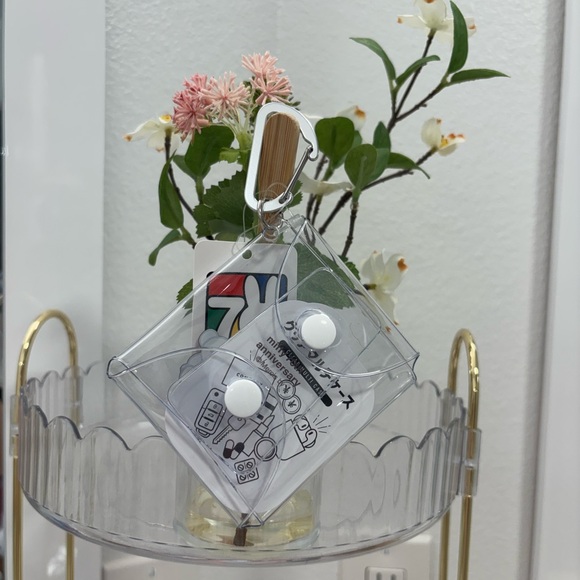 Cute Miffy🐰🤍Clear Case Keychain with Teddy Bear Design - Picture 4 of 5